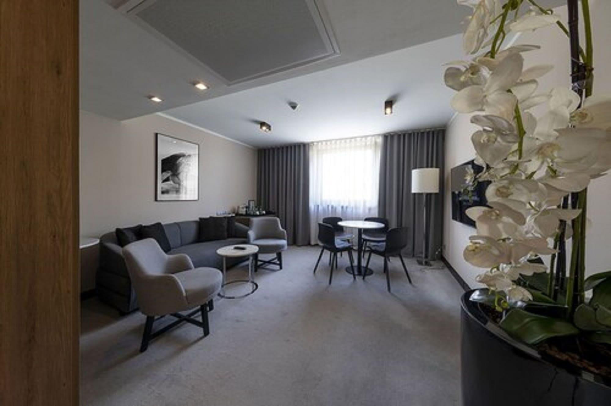 Ilonn Hotel