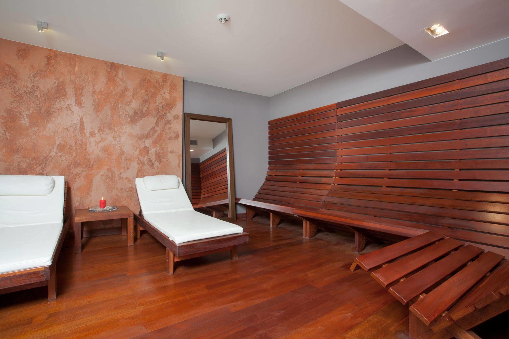 Ilonn Hotel